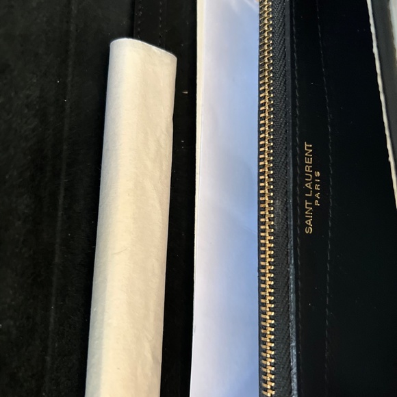 Saint Laurent | Cassandre Glossed Bag - Picture 11 of 17